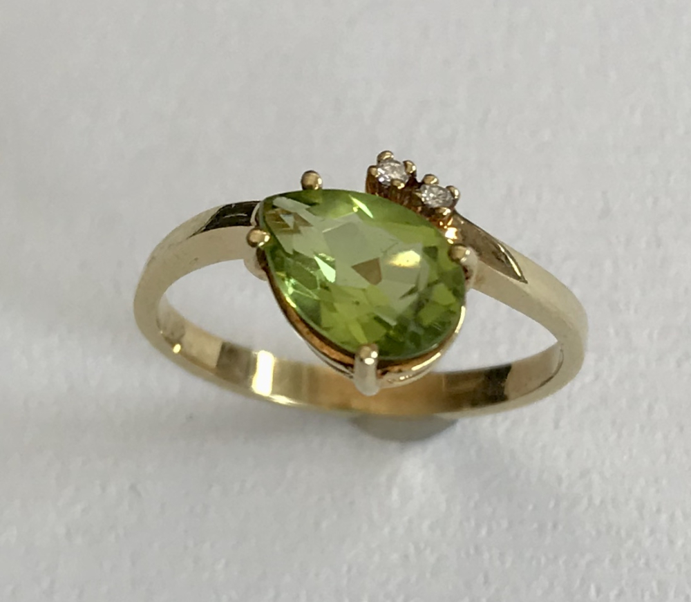 Perydot Ring Tropfenform